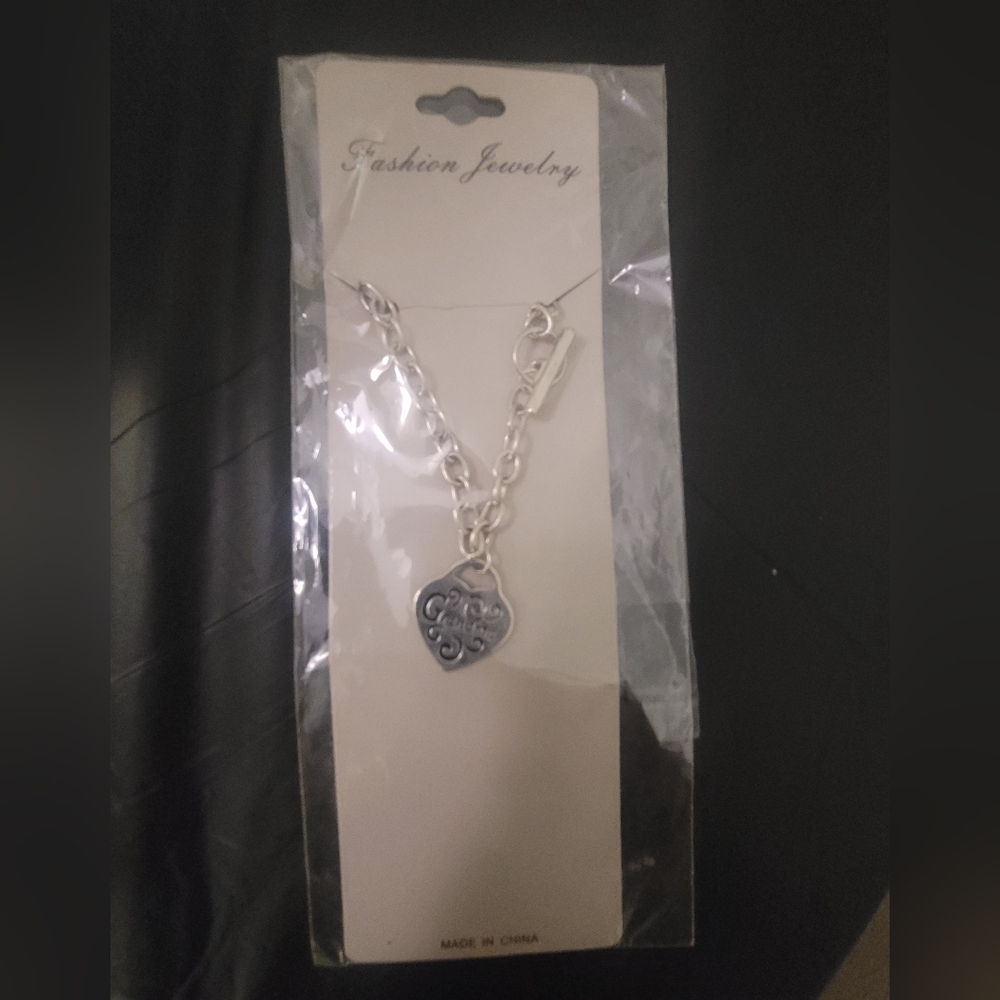 🩶"Grandma" engraved anklet/bracelet with Toggle closure with Filigree. 🩶